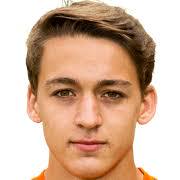 https://img.jingyuzhiboo.com.cn/img/football/player/0d12fff4e6489e57edadc485c2283c56.jpg
