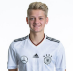 https://img.jingyuzhiboo.com.cn/img/football/player/885db6bd0e1c1a3a3534f1c140cba769.jpg